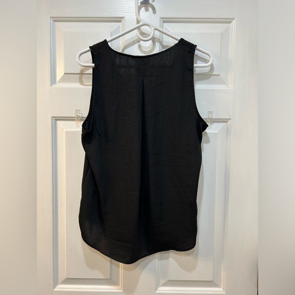 NWT Black Sleeveless Chiffon Blouse V-Neck Pullover Preppy Nightlife Witchy Sz M - Picture 2 of 7